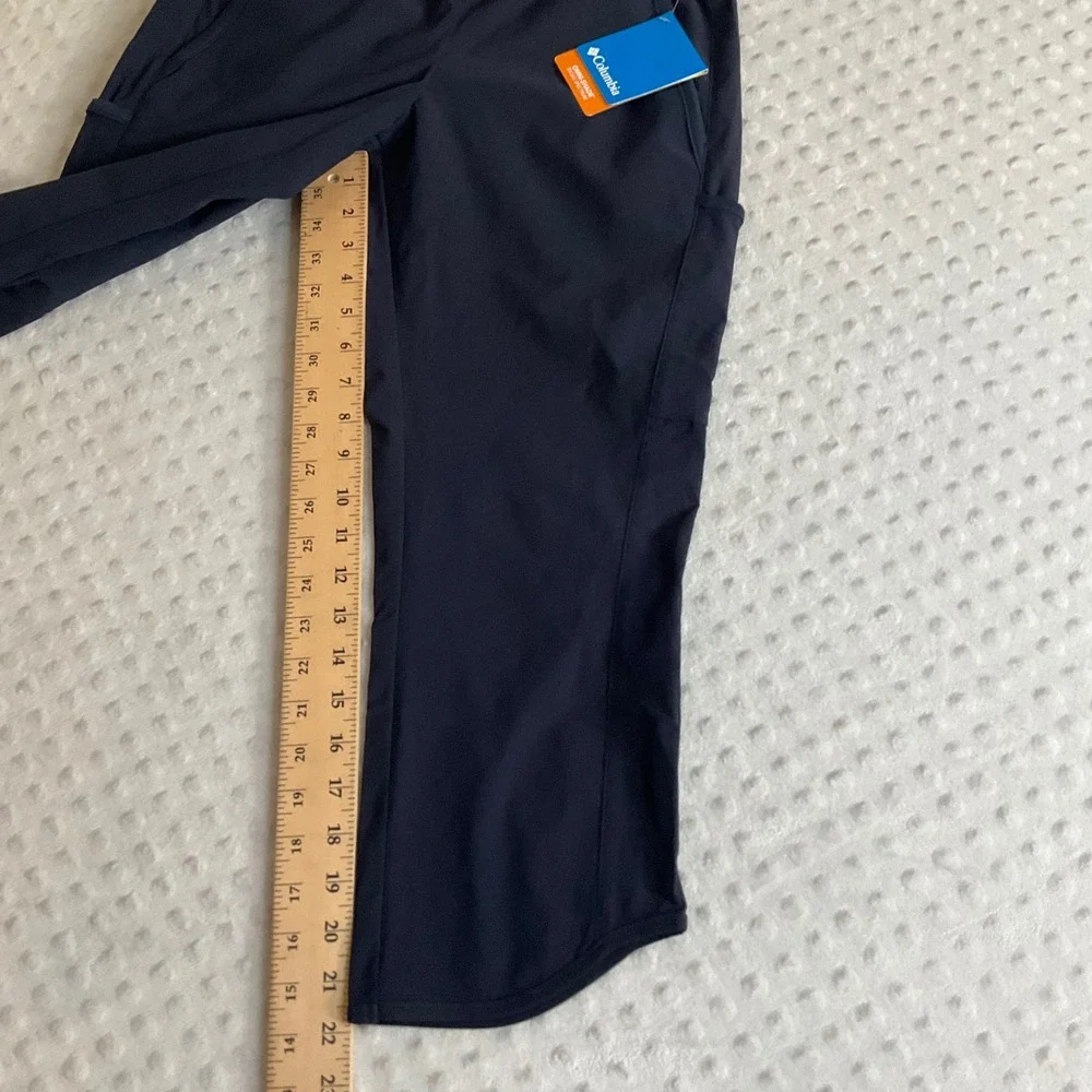 Columbia Capri Pants Womens Small Navy Blue Omni-Shade UPF 40 Hiking Outdoor